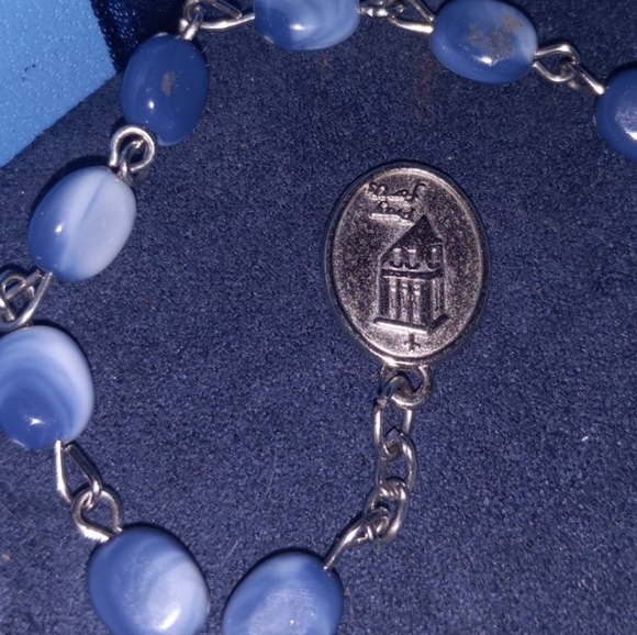 Vintag Rosary Prayer Bracelet With St. Anthony Pendant ☆GLOWS Under Black Light - Picture 3 of 5